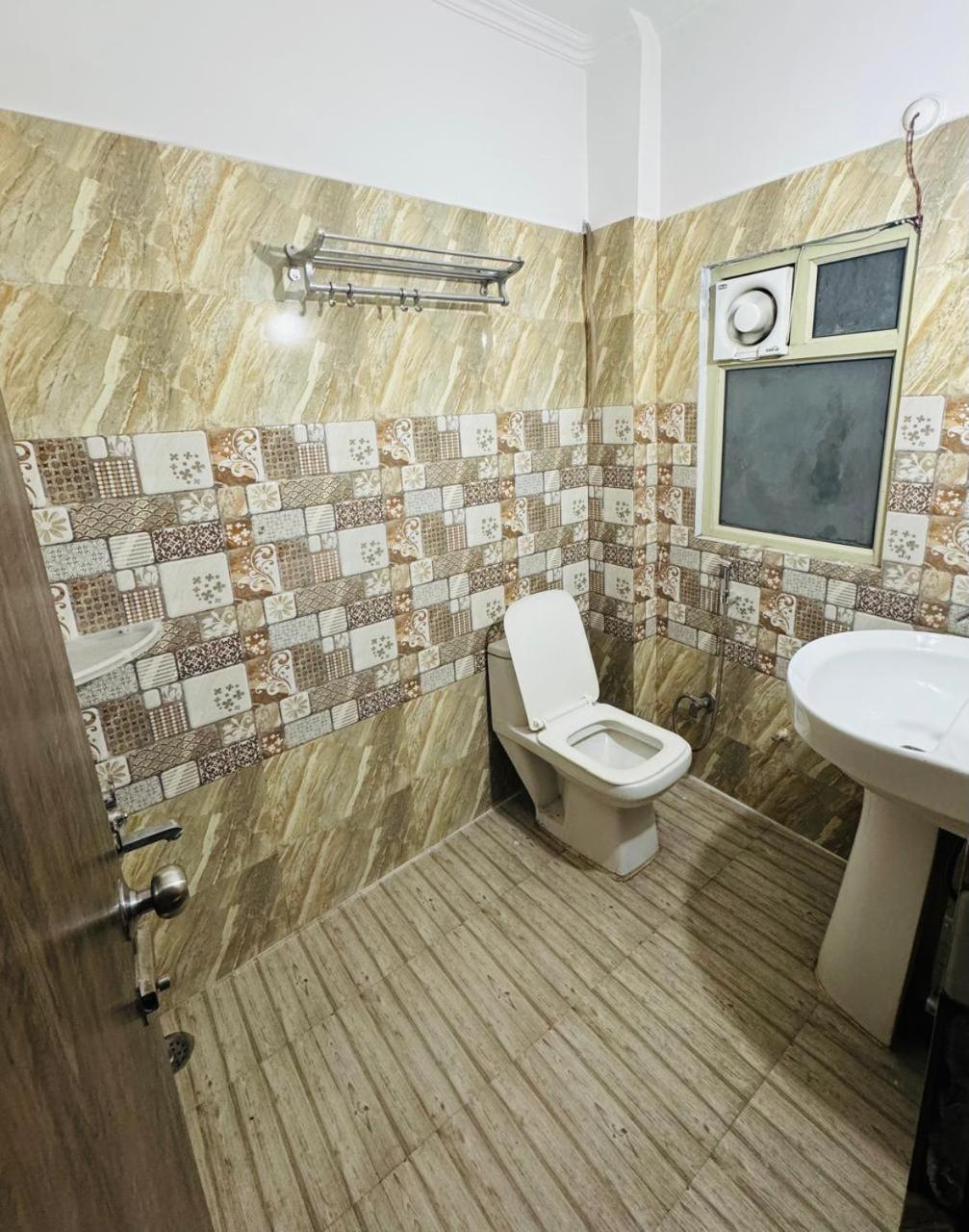Hotel Pearl Inn Rudrapur Eksteriør bilde