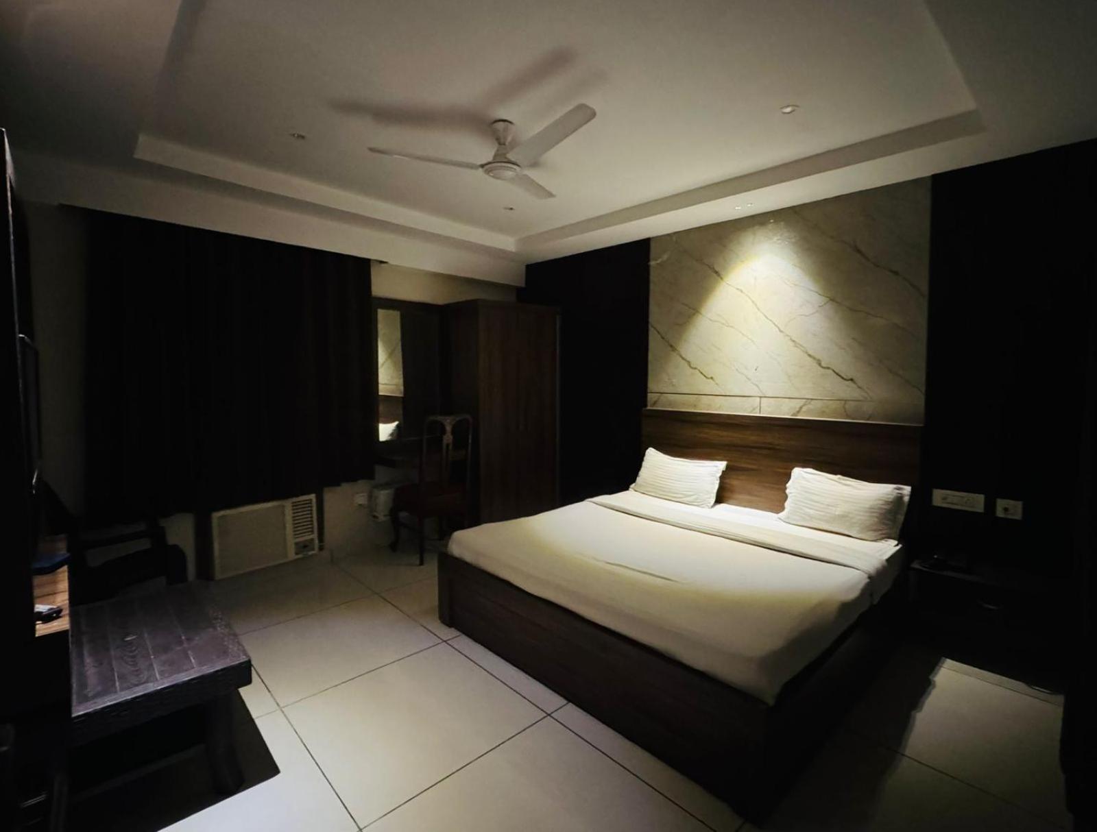 Hotel Pearl Inn Rudrapur Eksteriør bilde